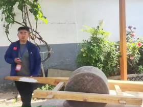 山东沂源 “石碾书记”获“1米条幅”表彰