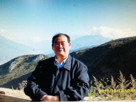 珠江源畔的文化守夜人 郝正治与他的多维人生