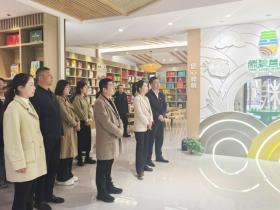 青春心向党 奋斗十五五——团市委党支部与市粮食和物资储备中心“滕粮善品”品牌馆党支部联合开展主题党日活动