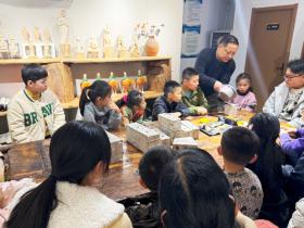 “非遗陶马”迎新春 年味非遗特别“嗨” 洛阳市瀍河区的这场活动让全国的游客玩的“嗨起来”