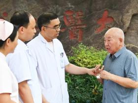 专家之手:洛阳正骨历史中的传奇影像与医者精神