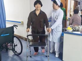 锦旗嵌名寄深情 仁心仁术暖人心