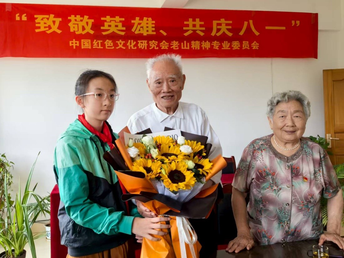 三代人的致敬:老山老兵对话九旬功勋,红色精神薪火相传庆八一-图片4
