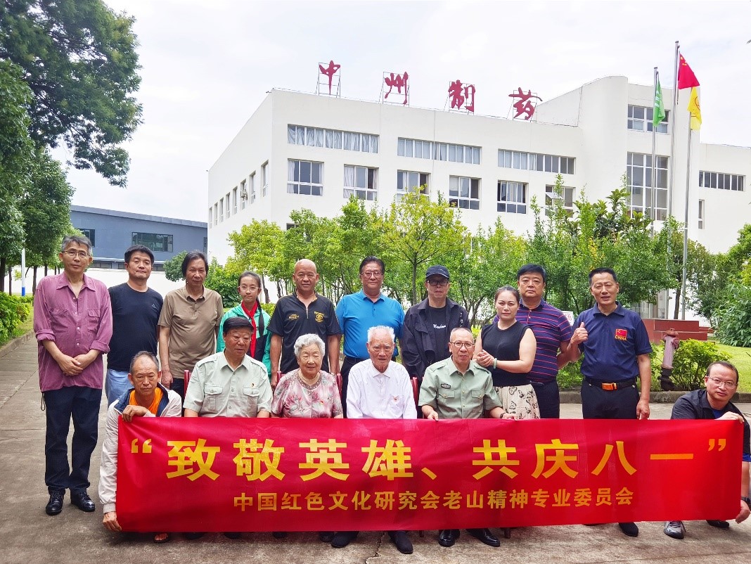 三代人的致敬:老山老兵对话九旬功勋,红色精神薪火相传庆八一-图片1