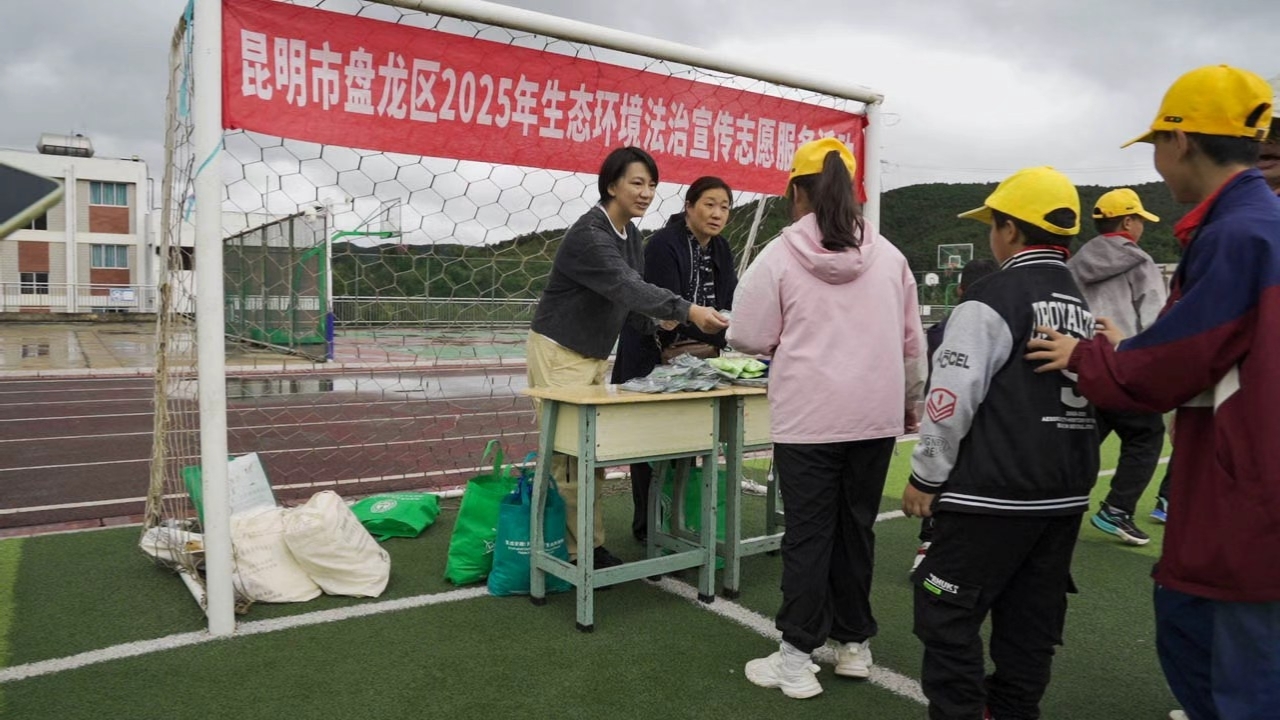 “小水滴”的法治成长之旅:昆明盘龙区普法游园会走进水源区学校-图片4