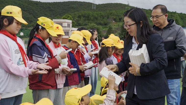 “小水滴”的法治成长之旅:昆明盘龙区普法游园会走进水源区学校-图片5