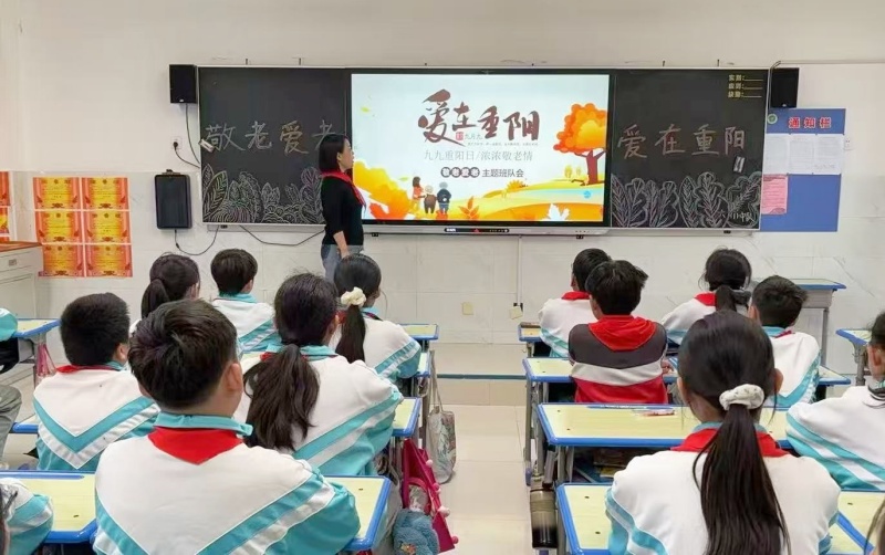 “稚心暖重阳 敬老传美德” ——山东省枣庄市立新小学东校开展重阳节主题系列活动-图片2