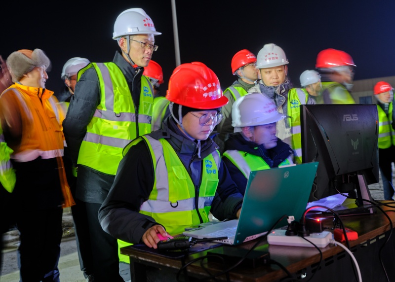 潍宿高铁首个跨高速铁路转体梁成功转体-图片6