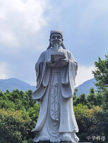 吳穎鴻:講好當代中國故事任重道遠——在世界華文記者協會—2025武夷山高峰論壇上的講話-图片9