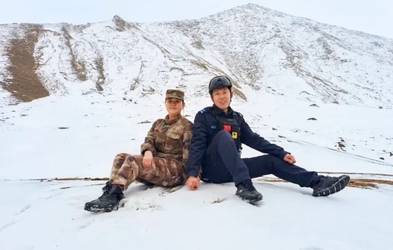 悬崖边上的藏蓝誓言：这场雪地婚礼，昆仑山为他们披上婚纱！-图片1