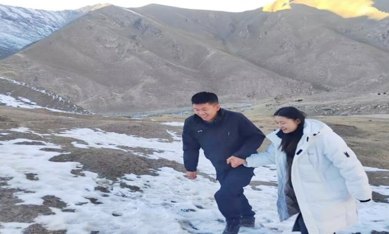 悬崖边上的藏蓝誓言：这场雪地婚礼，昆仑山为他们披上婚纱！-图片2