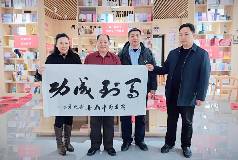 墨香迎马年 爱心润环卫 ——枣庄市城市管理局机关工会看望慰问一线环卫工人-图片5