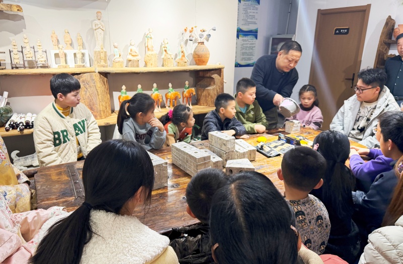 “非遗陶马”迎新春    年味非遗特别“嗨” 洛阳市瀍河区的这场活动让全国的游客玩的“嗨起来”-图片1