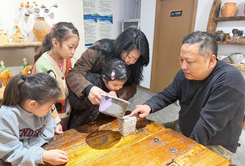 “非遗陶马”迎新春    年味非遗特别“嗨” 洛阳市瀍河区的这场活动让全国的游客玩的“嗨起来”-图片3