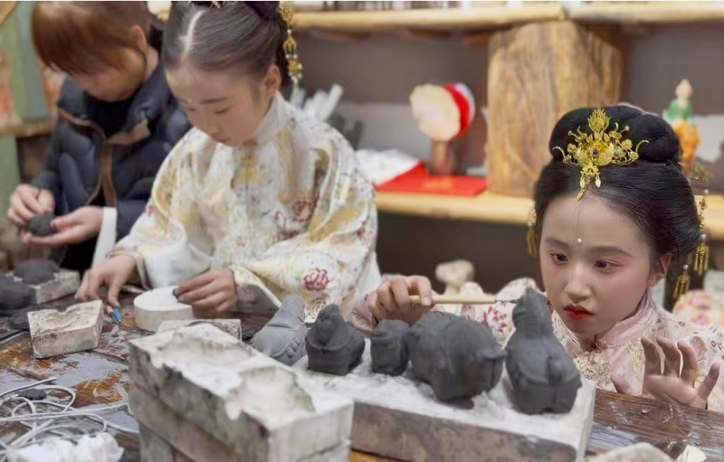 非遗庆新春 指尖塑传承 洛阳市瀍河区团委联合区有关单位举办陶马·泥塑新春体验活动-图片3