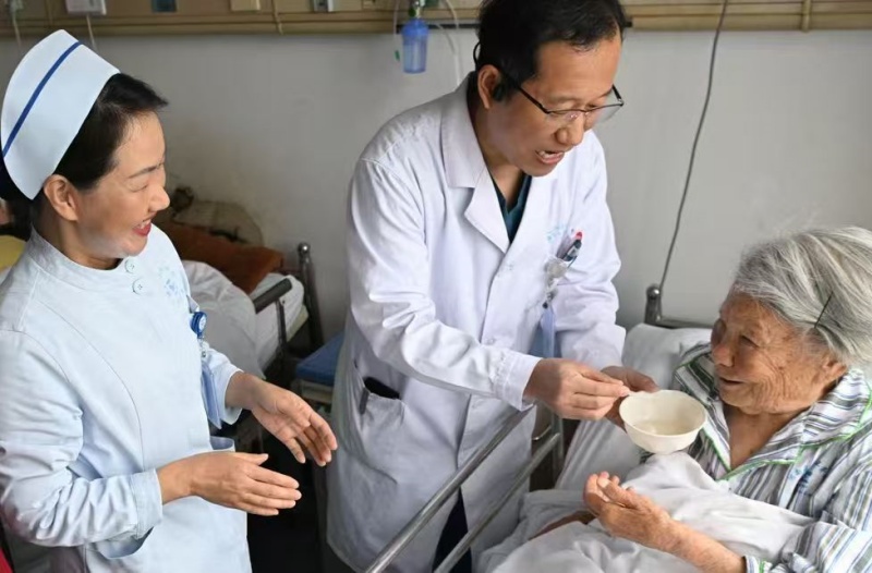 病区飘香漾温情 洛阳正骨东花坛院区陪患者欢度元宵-图片1