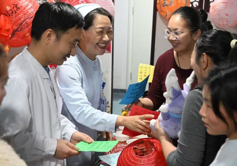 病区飘香漾温情 洛阳正骨东花坛院区陪患者欢度元宵-图片3