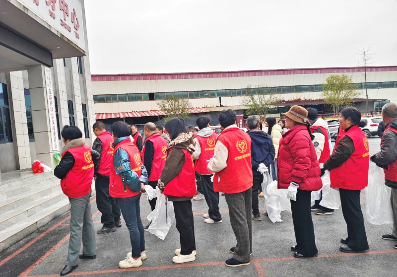 弘扬雷锋精神 美化社区环境——新化县琅塘镇苏新社区开展环境卫生清理志愿服务活动-图片2