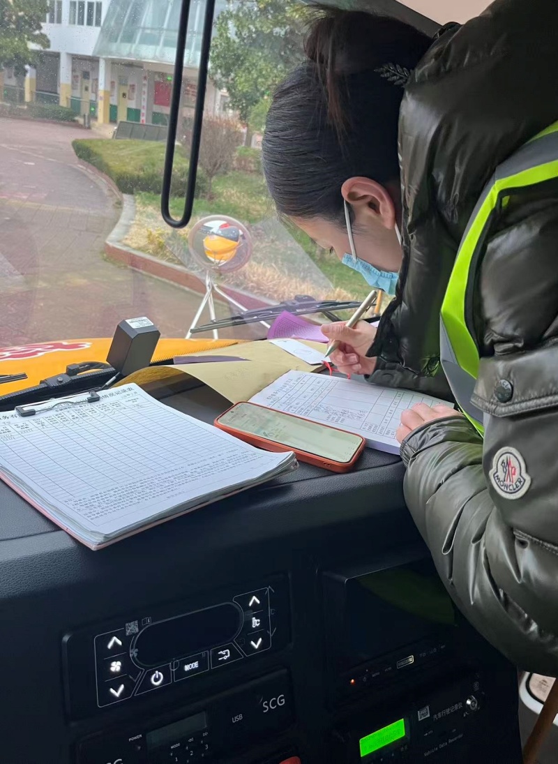 开学啦！枣庄163辆校车护航万余名学子平安到校-图片1