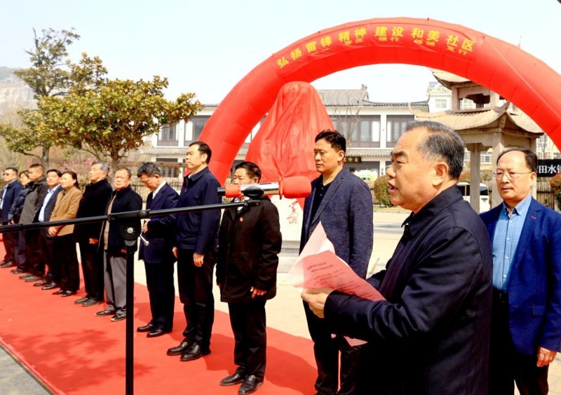 雷锋塑像驻鹭鸣 和美社区启新程 ——峄城区鹭鸣广场雷锋像揭幕仪式圆满举行-图片4