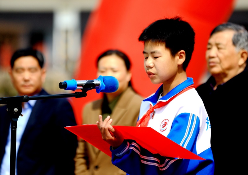 雷锋塑像驻鹭鸣 和美社区启新程 ——峄城区鹭鸣广场雷锋像揭幕仪式圆满举行-图片6