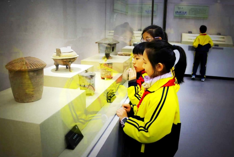 当课堂“游”进博物馆:小学生巧手点亮非遗鱼灯-图片7