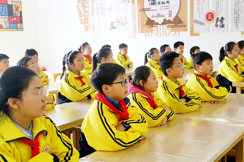 当课堂“游”进博物馆:小学生巧手点亮非遗鱼灯-图片8