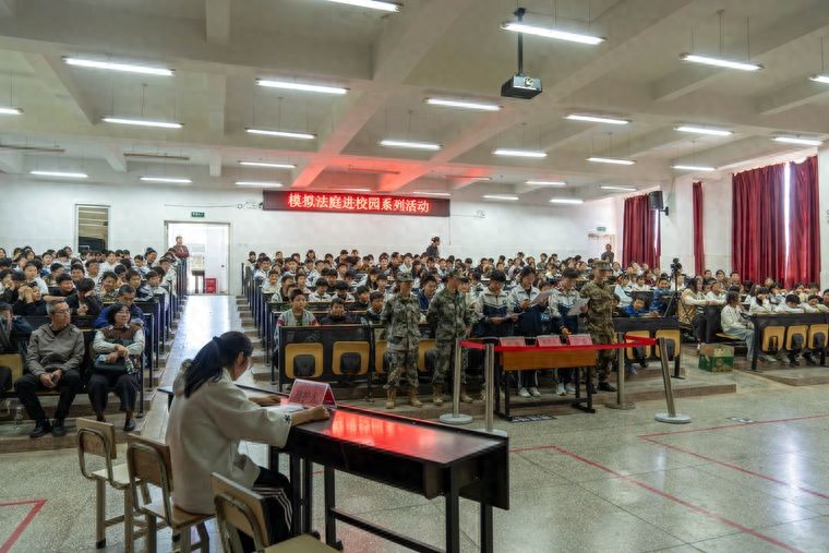 模拟法庭进校园:一场润物无声的法治护水课-图片1