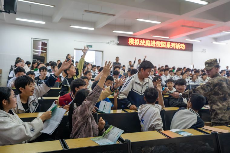 模拟法庭进校园:一场润物无声的法治护水课-图片4