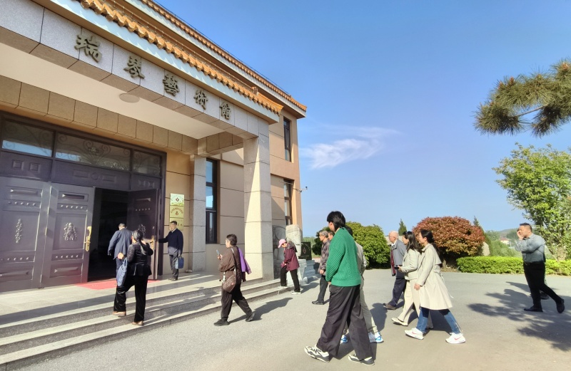 枣庄市工人文化宫版画培训班学员观摩瑞琴艺术馆-图片3