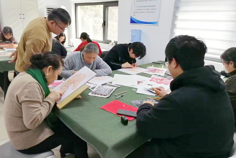 枣庄市工人文化宫版画培训班学员观摩瑞琴艺术馆-图片7