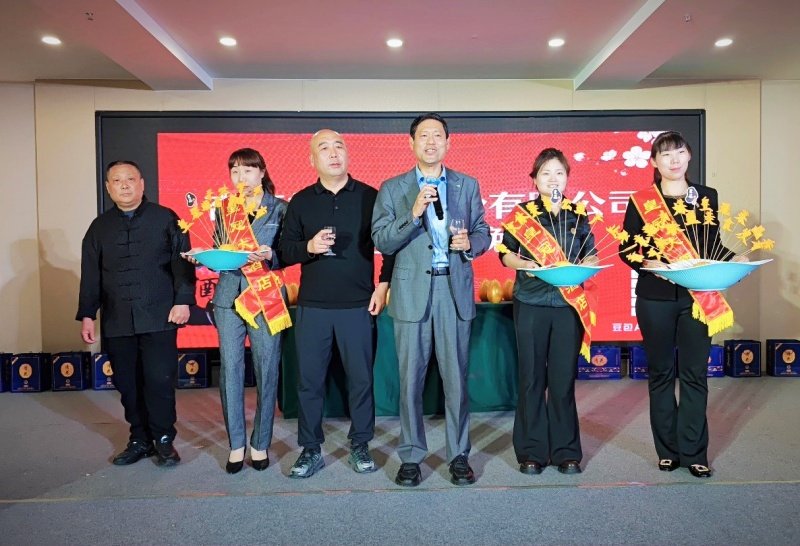 以酒为媒 文体联盟 美食品鉴——薛城皇冠酒店感恩答谢宴圆满举行-图片5