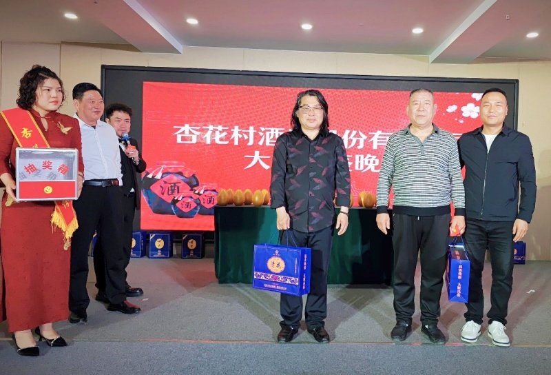 以酒为媒 文体联盟 美食品鉴——薛城皇冠酒店感恩答谢宴圆满举行-图片6