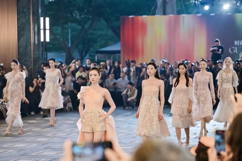 广州香江1号：时尚邂逅艺术居所，高定大秀惊艳上演-图片2