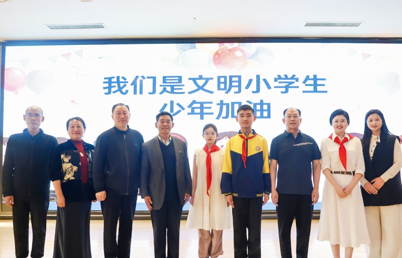 学礼仪·润童心｜峄城区实验小学开展公益文明礼仪课堂活动-图片8