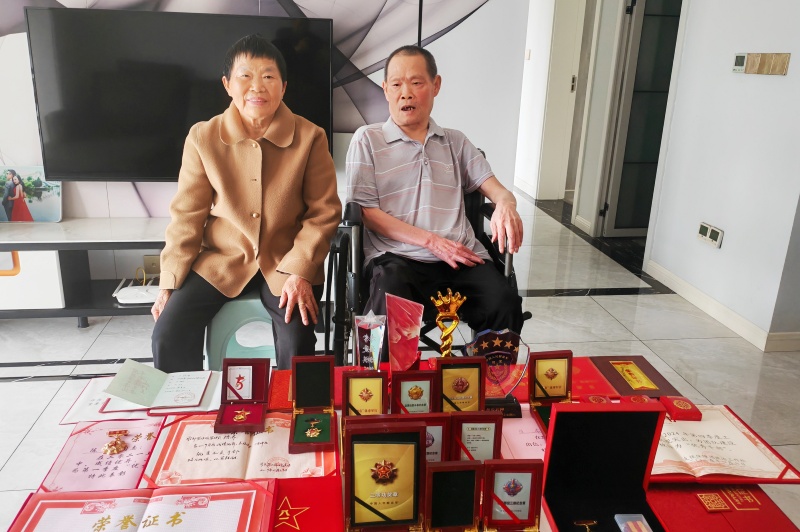 柔肩守家二十八载 戎装戍边三代传情-图片1