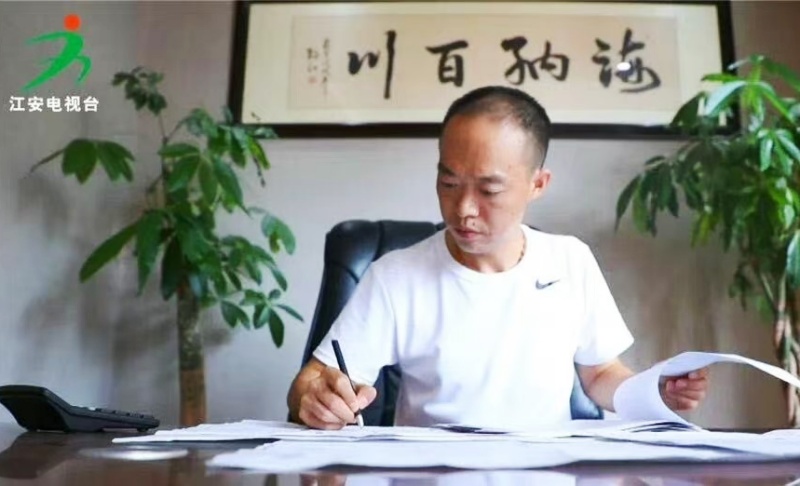 柔肩守家二十八载 戎装戍边三代传情-图片4