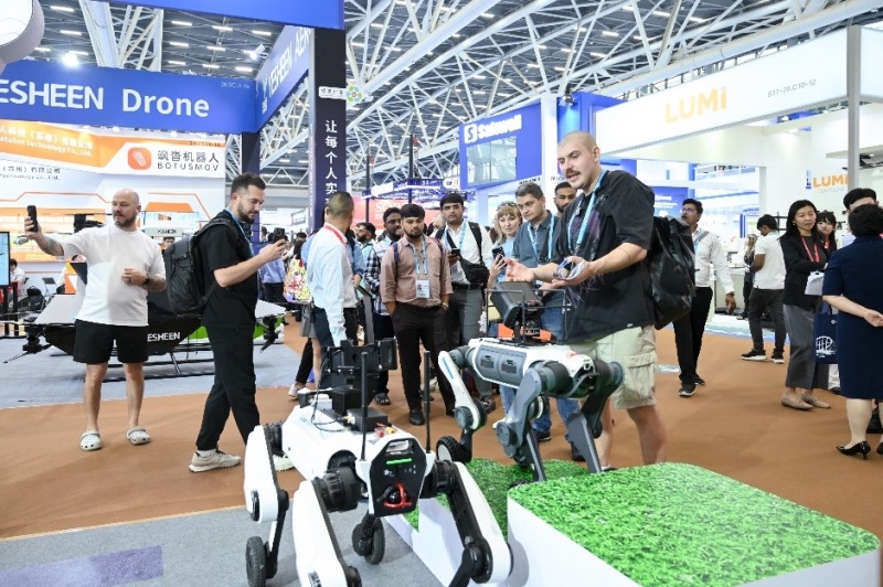 成至智能：系留照明、地面安防设备亮相广交会｜获全球采购商热捧-图片2