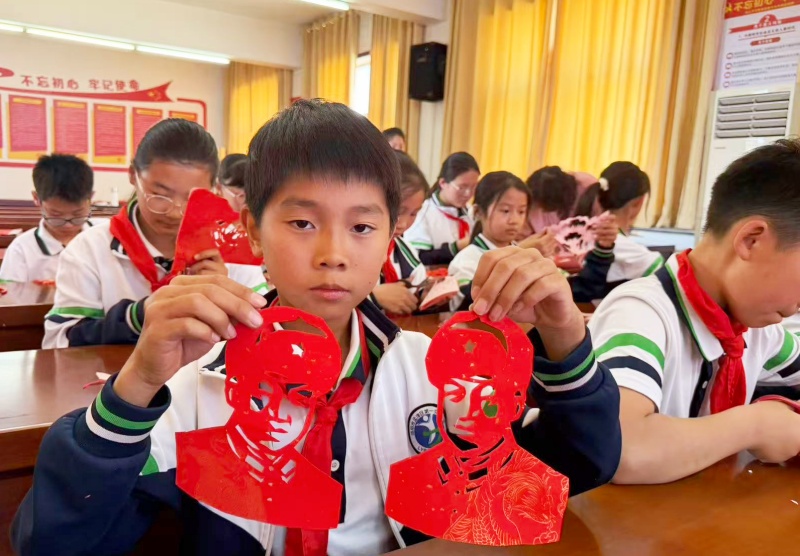 洛阳市孟津区第一实验小学开展非遗剪纸进校园专项传承活动-图片2