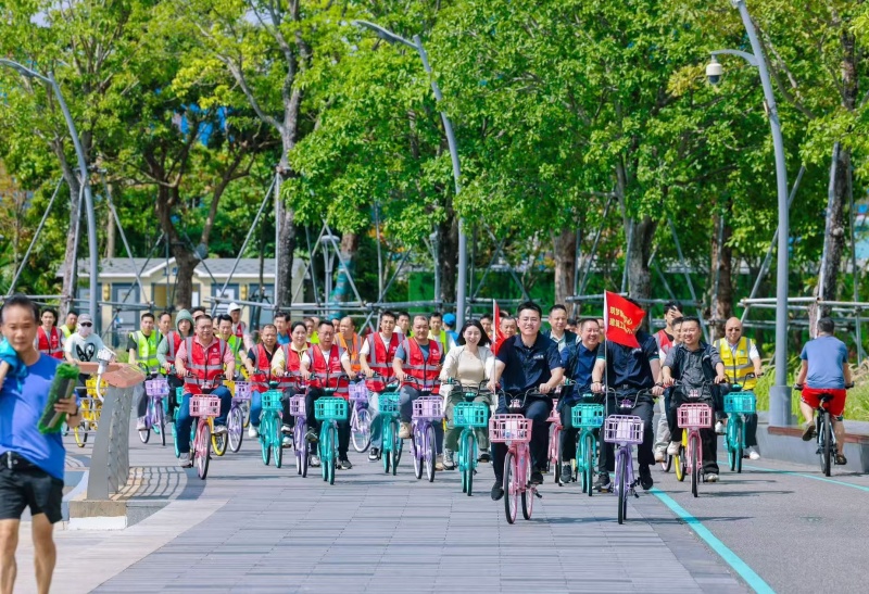 暖心!今日，深圳湾400名工 友集体骑行-图片1