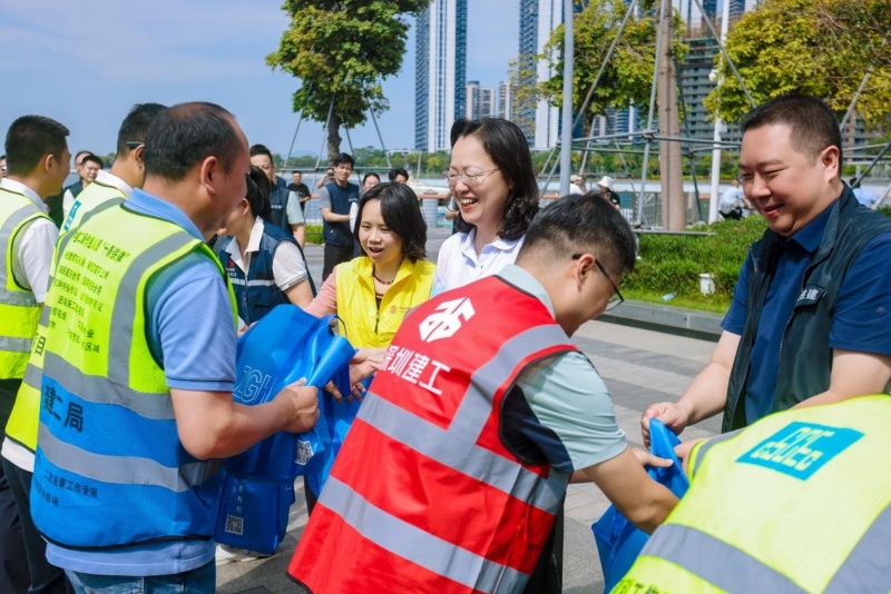 暖心!今日，深圳湾400名工 友集体骑行-图片2