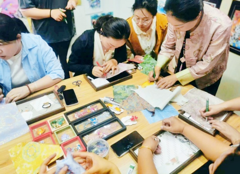 指尖非遗传温情 巧手献礼母亲节-图片2
