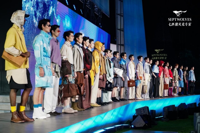 从泉州出发，再回泉州｜七匹狼如何借春夏大秀重估中国男装的“新商旅”赛道-图片4