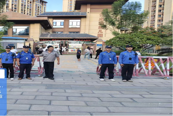云南元谋:城市管理进社区 校园周边换新颜-图片1