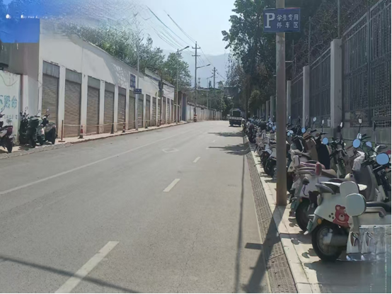云南元谋:城市管理进社区 校园周边换新颜-图片3