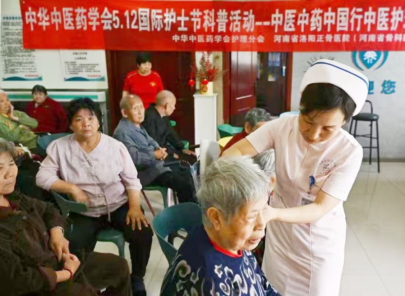 洛阳正骨医护走进养老院 健康服务情暖夕阳-图片3