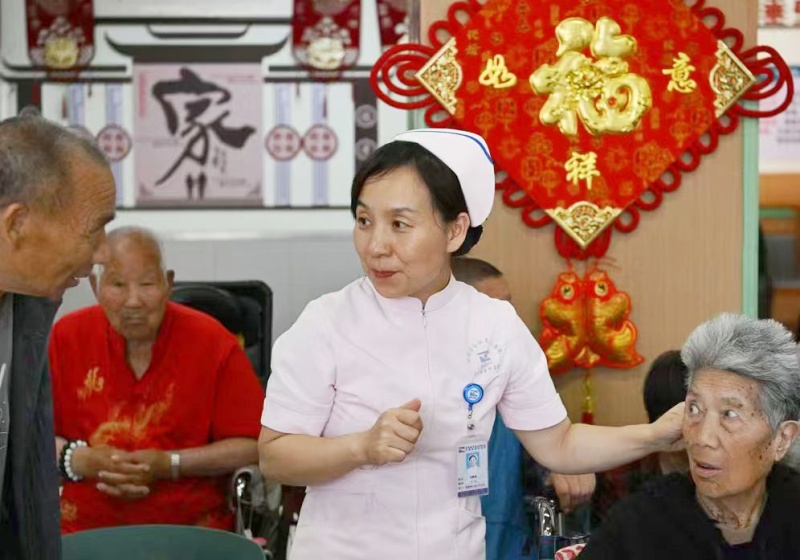 洛阳正骨医护走进养老院 健康服务情暖夕阳-图片4