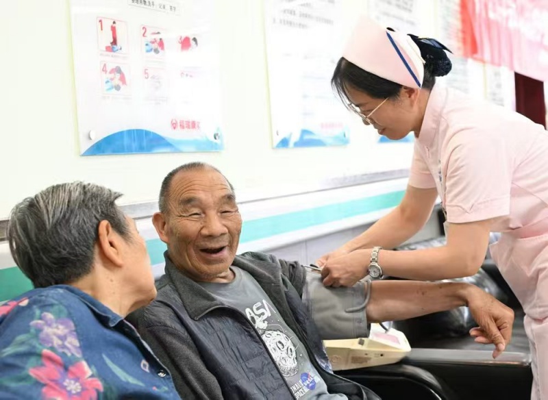 洛阳正骨医护走进养老院 健康服务情暖夕阳-图片6