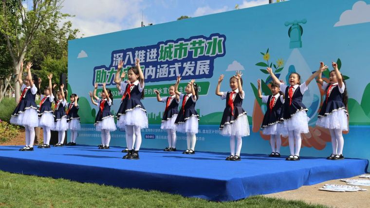 云南昆明:盘龙区开展2026年全国城市节约用水宣传周主题活动-图片2