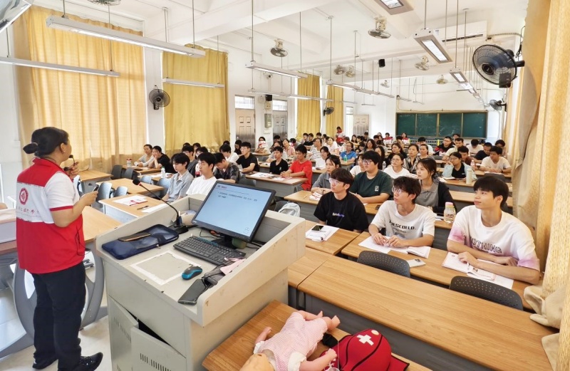 以训赋能 守护平安|广东开放大学红十字救护员培训班圆满收官-图片3